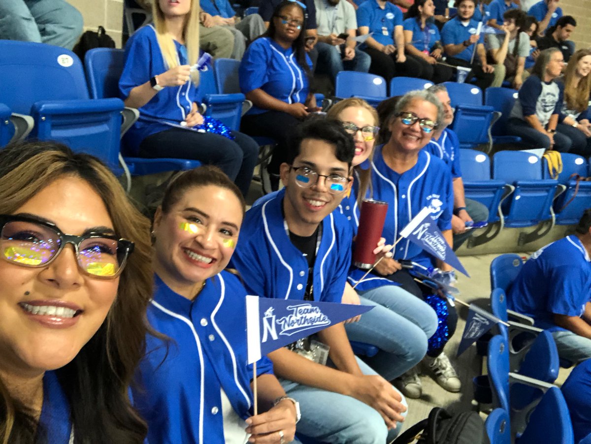 LurateTiffany's tweet photo. Team Northside 💙 and Team Pease! 💛💙💛 So excited for our upcoming school year. #teamnorthside #peaseproud #peasepride https://t.co/ELVmgPiSiJ