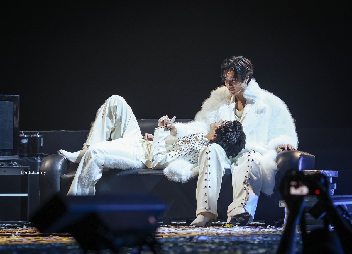 The best scene today ชอบ mood and tone มากๆ <a href="/gemini_ti/">gemini_nt</a> <a href="/tawattannn/">FOURTH</a> 

#GeminiFourthConcertD1
#Gemini_NT #Fourthnattawat 
#GeminiFourth #เจมีไนน์โฟร์ท