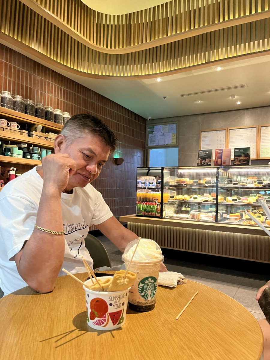 panandaLIANmuna's tweet photo. Fish cake x SB https://t.co/a7B78Tswzq