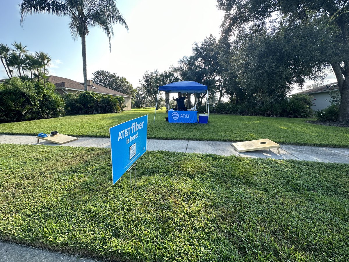 izb4theglobe's tweet image. Chris and I are out in the Sterling Chase neighborhood connecting their residents to new possibilities!
@PortOrange @CherfLyndsay @TChelseaaa @fl_spacecoast @jemeFL @One_FLA @RilesAsh @RosaMOR2014 
🌐🚀🌙
#LifeAtATT #FiberFlex #POmagic #SpaceCoastCrew #ToTheMoon #OneFLA