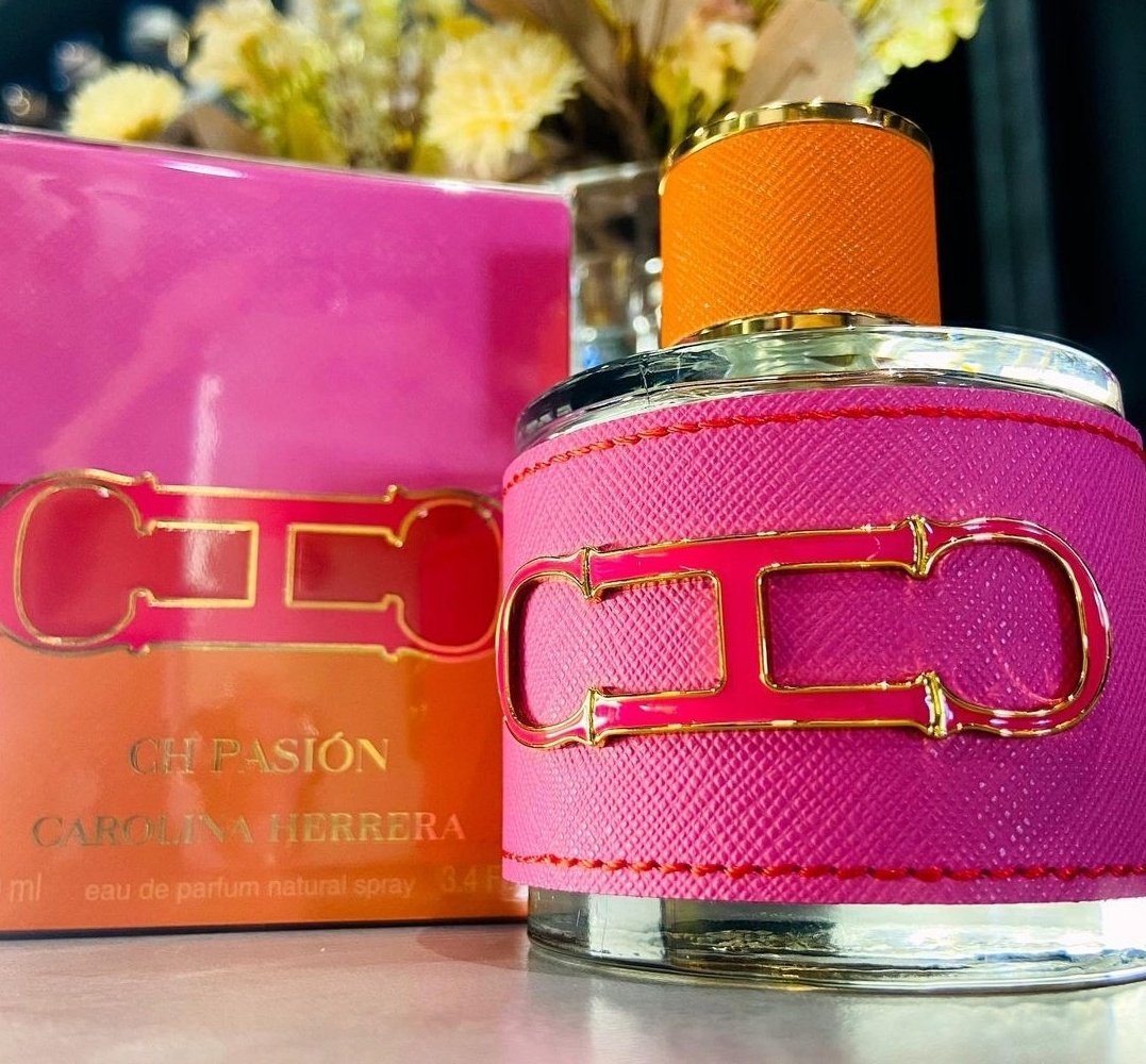 Nueva línea Carolina Herrera CH Pasión Eau de Parfum

Disponible en instagram.com/perflepetit