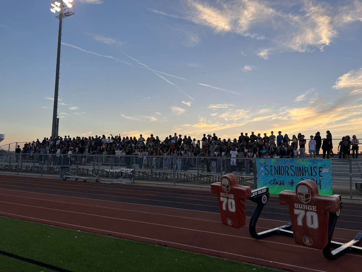 SISD_HR_ESK8's tweet photo. Senior Sunrise for the Spartan Class of 2024!  #TeamSISD #RISE https://t.co/PsiVYfYONU