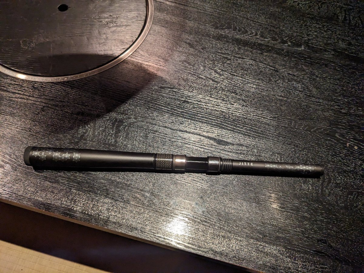 hiranuma8929's tweet photo. こういうデザイン好きだわぁ
性能?アジやらメバルやカマスだろ?
おるとこ投げりゃ釣れる遊びだぞおいw
#ダイワ
#DAIWA
#JITTE https://t.co/Io8dp1Q5JL