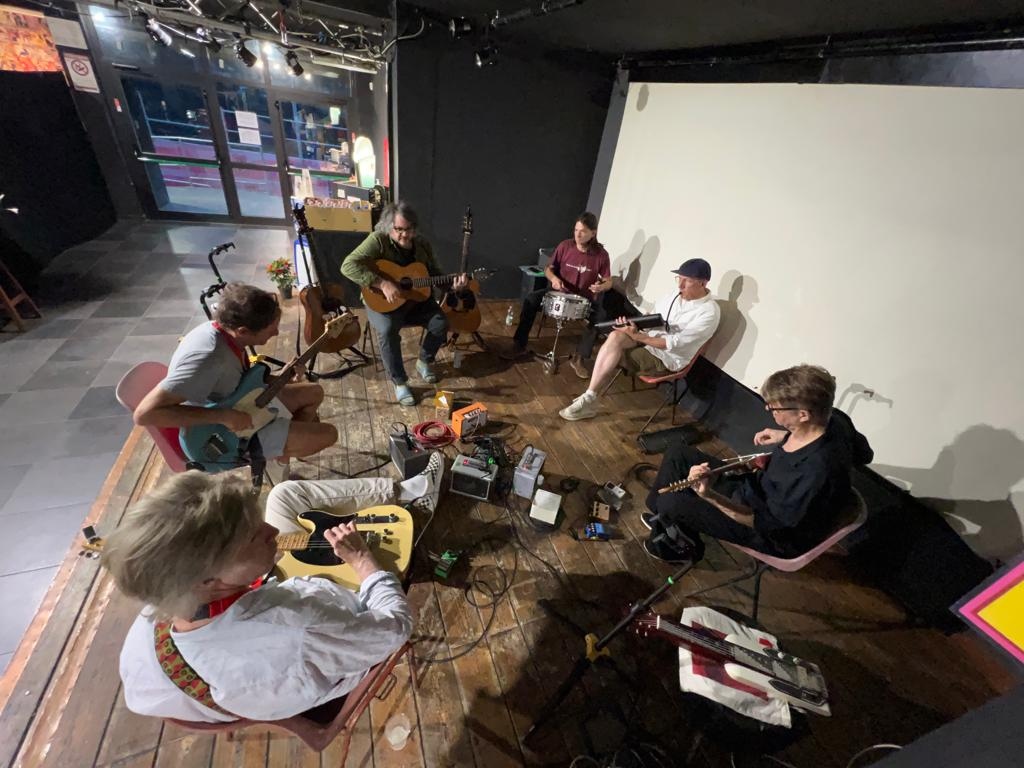 Wilco's tweet image. Snapshots from tour. 

The band plays 2 shows in Utrecht tomorrow/Monday, then it's off to London, Wiltshire, Edinburgh, Birmingham, Manchester, Belfast, Dublin and Cork. All of these shows are (nearly) sold out. Getchur tix while you can!

wilcoworld.net/shows