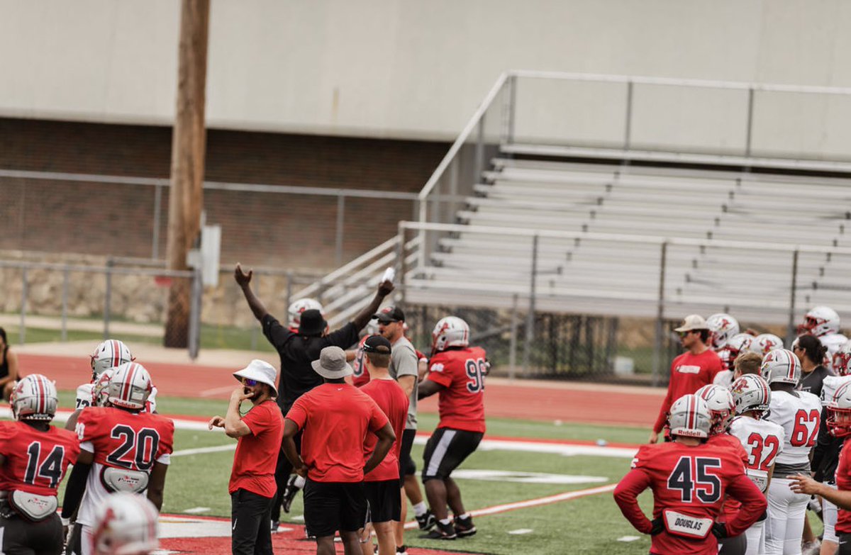 FalconsFU's tweet photo. woke up and it was GAME DAY!! #BTF https://t.co/Qwo89cKwIt