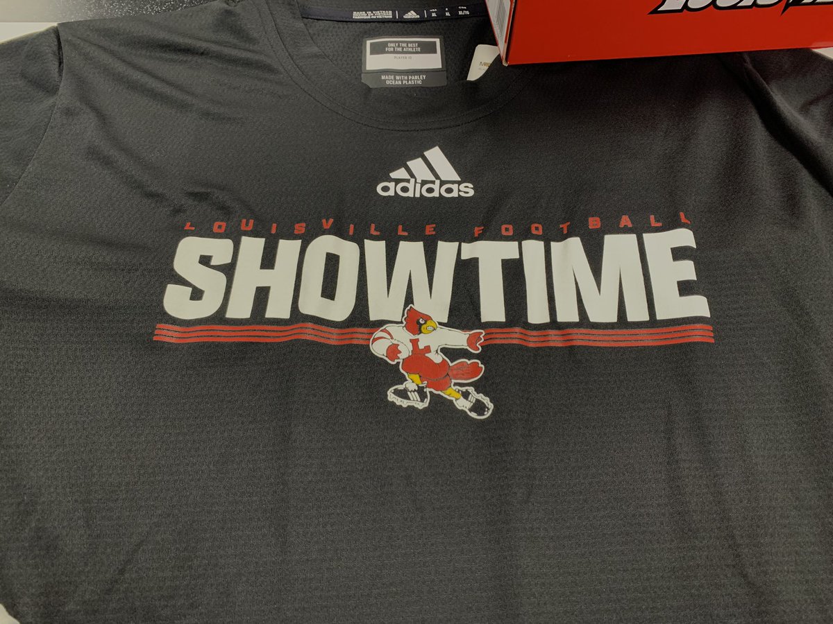 UofLEquipment's tweet photo. @adidas @GoCards @adidasFballUS @AflacKickoff 6 Days Until Kickoff:

2023 travel gear reppin’ the Heisman Bird

#Showtime 🔜 

#NotAvailableInStores https://t.co/6DgRuoFL3D