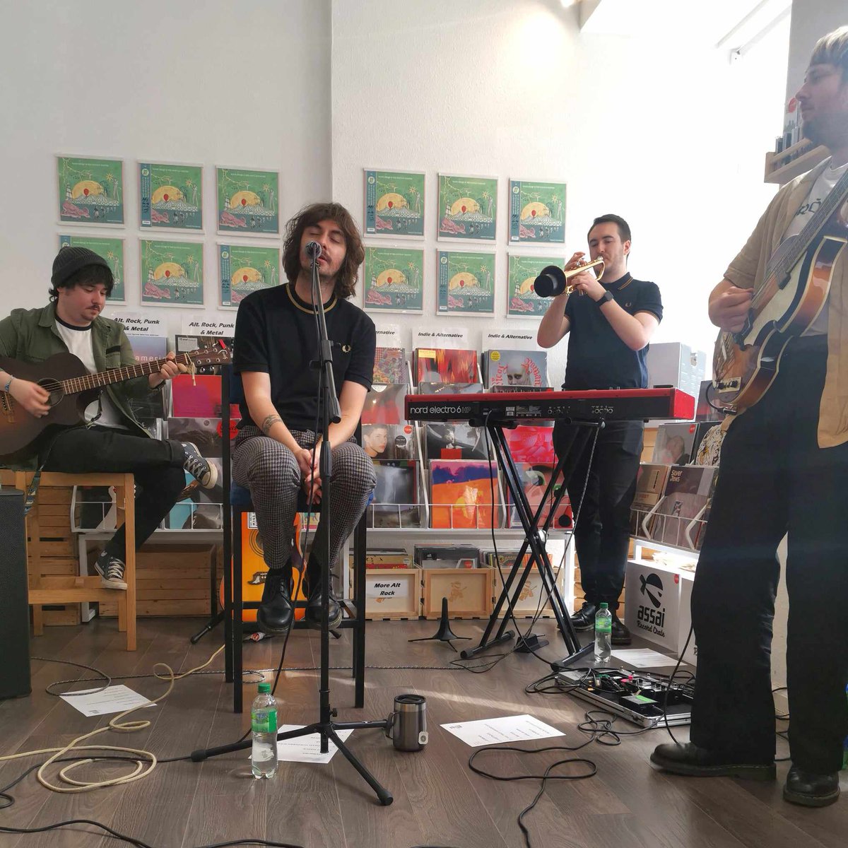 assai_edinburgh's tweet photo. Big thanks to Mark Sharp & The Bicycle Thieves for an excellent instore today!
We still have some copies of the signed obi edition available in store or online at https://t.co/WKDYhSLpYr
#marksharp #marksharpandthebicyclethieves #vinyl #newvinyl #newmusic @marksharpmusic https://t.co/NrE4yb2e7S