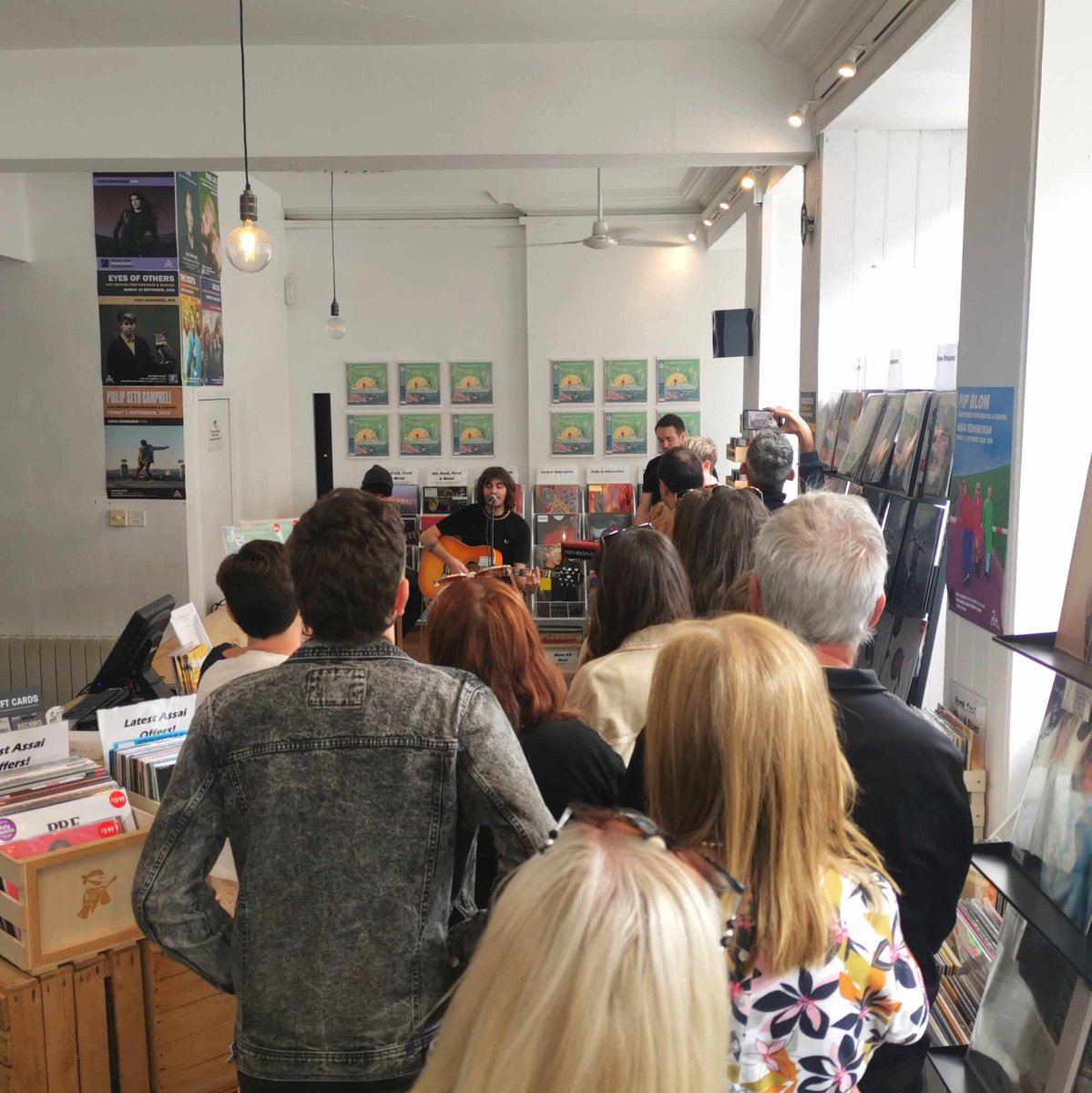 assai_edinburgh's tweet photo. Big thanks to Mark Sharp & The Bicycle Thieves for an excellent instore today!
We still have some copies of the signed obi edition available in store or online at https://t.co/WKDYhSLpYr
#marksharp #marksharpandthebicyclethieves #vinyl #newvinyl #newmusic @marksharpmusic https://t.co/NrE4yb2e7S