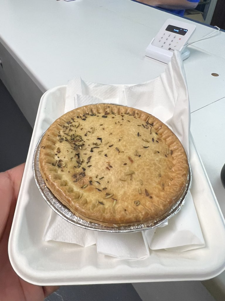 Punjabi_whites's tweet photo. Shit pie #IpswichAway
#PunjabiPieWatch https://t.co/Gxsyl5wNSj