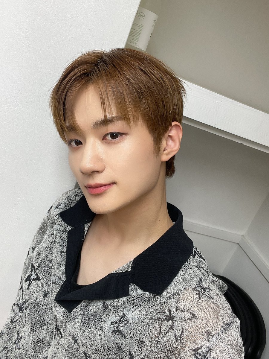 by_verivery's tweet photo. [#용승]       

토요일 뭐했어 베러들👀

#YONGSEUNG #베리베리 #VERIVERY https://t.co/WfssqYOBpn