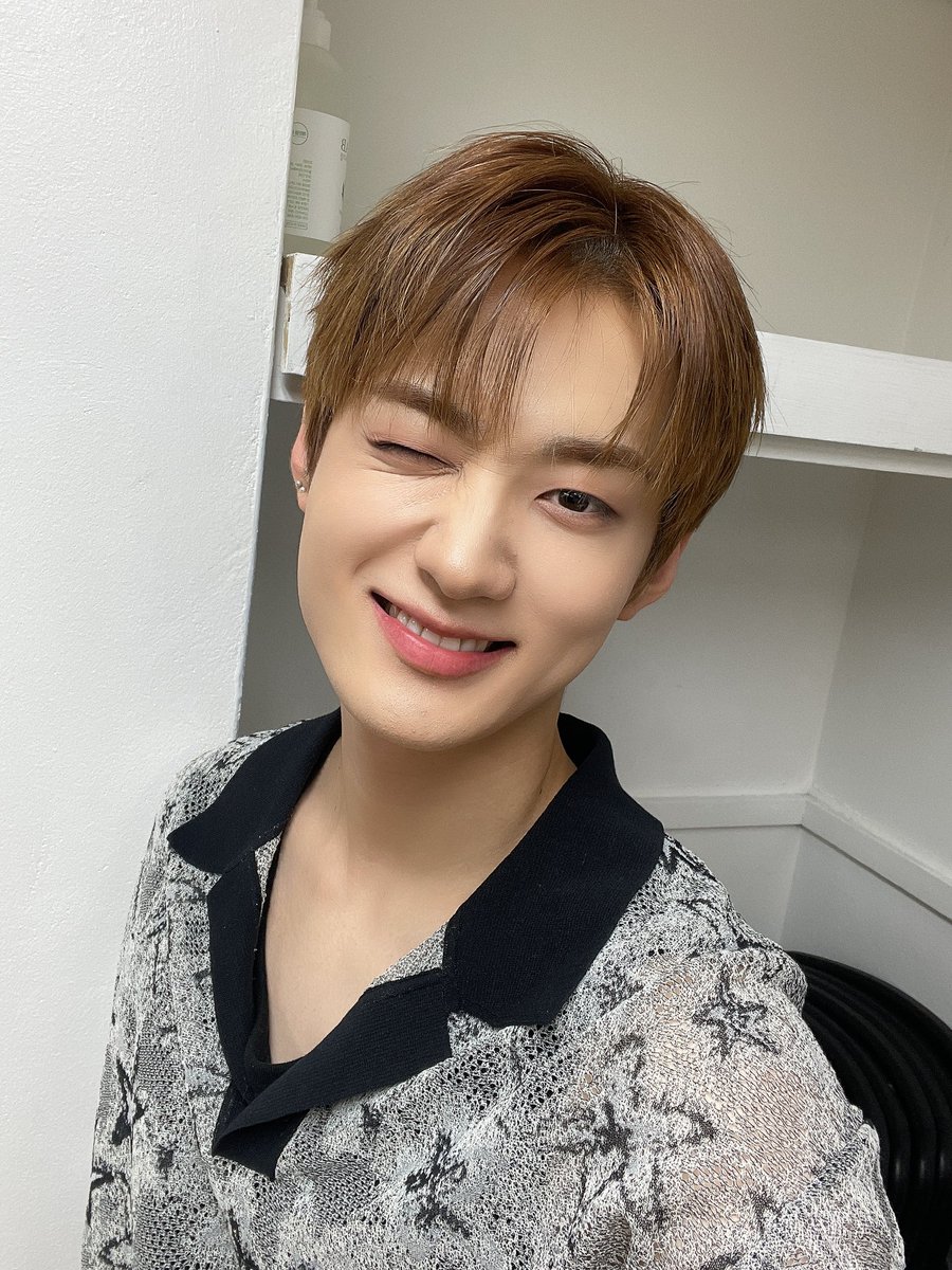 [#용승]       

토요일 뭐했어 베러들👀

#YONGSEUNG #베리베리 #VERIVERY