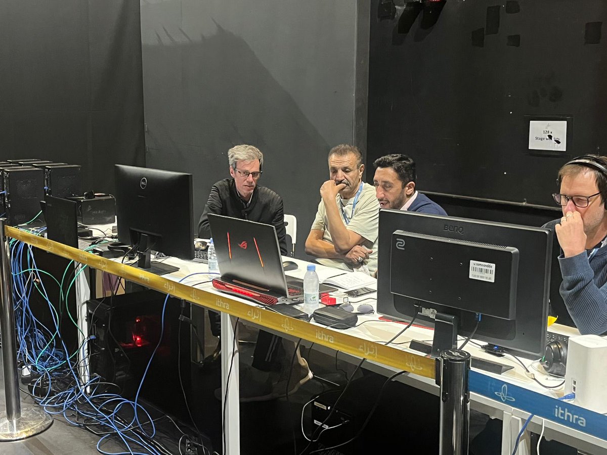 السينوغرافيا في اعمالي المسرحيه بالنسبة لي هي الاهم بدأت بها منذ اكثر من عشرين عاماً  حيث وظفت التقنيه الحديثه في ترجمة اعمالي المسرحيه وتجسيد اداء الممثلين وإضافة بعداً فنياً اخر للمشهد