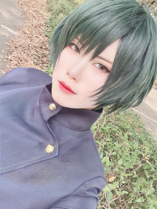 1番女子に見えるのが海辺の真衣ちゃんでした禪院強め(ほぼ伏黒恵顔)の真依と原作150話表紙の真依のコス、化粧変わり過ぎてアカーン 