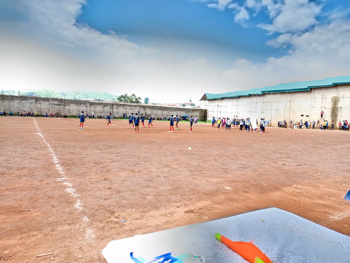 Kosi_foottalk's tweet photo. The CBC Menda field is set for the kickoff of the of the final of the Nso All tournament. 

Won Lun FC take on 2Zinc  to decide who takes home the crown. 

#fecafoot #football #cameroon #banso #nso #lamso #finals https://t.co/p6bSogksfB