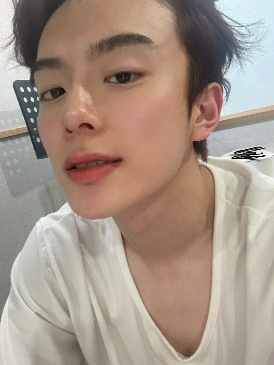 [#강민]

다들 오늘 내일 푹 쉬어💜
사댱해, 내가 많이많이