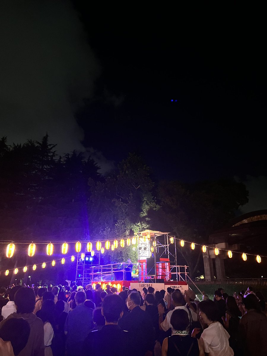 sing_spn's tweet photo. この夏最後の夜遊び🌻

まずは人形町 甘酒横丁ちょっと夜ふかし。初開催とは思えない賑わい！駅からの動線がまた楽しいですね。(ジョージさんご馳走様でした🙇‍♀️🍋)
ハシゴ先は日比谷公園！盆踊りのあと、DJ OSSHY社長が最高にフロアぶち上げてました🕺

久々に自分で着付けた浴衣もなんとかなったぜ…✨ https://t.co/vrjhheNOmp