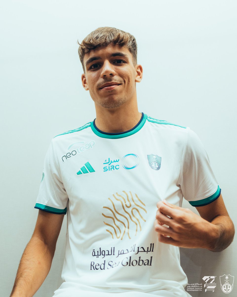 ALAHLI_FCEN's tweet photo. Bienvenido, Gabri! 💚

We are glad to announce the signing of Spanish midfielder Gabri Veiga, from Celta Vigo, on a 3-year deal

#VeigaToAlahli https://t.co/R5I1v95zFn