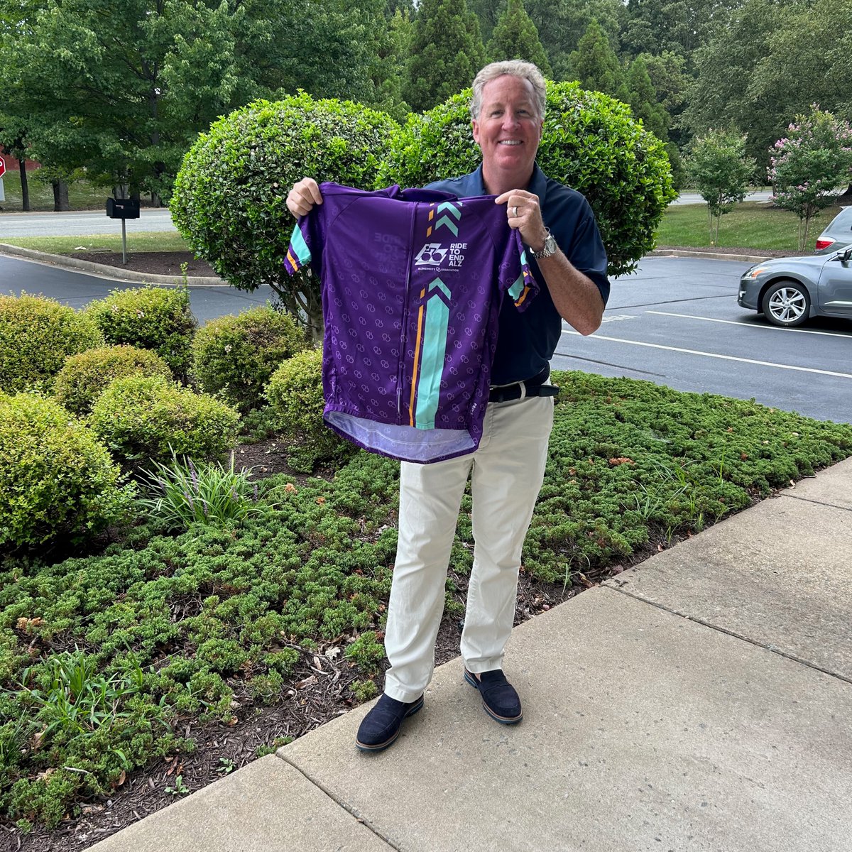 We are GEARing up for the Ride to End ALZ with Team Konica Minolta! Our goal is to raise funds and awareness for Alzheimer's by riding.
You could join the cause, too! Click the link to donate to the cause join our team and ride with us to raise awareness.
hubs.la/Q0206c1w0