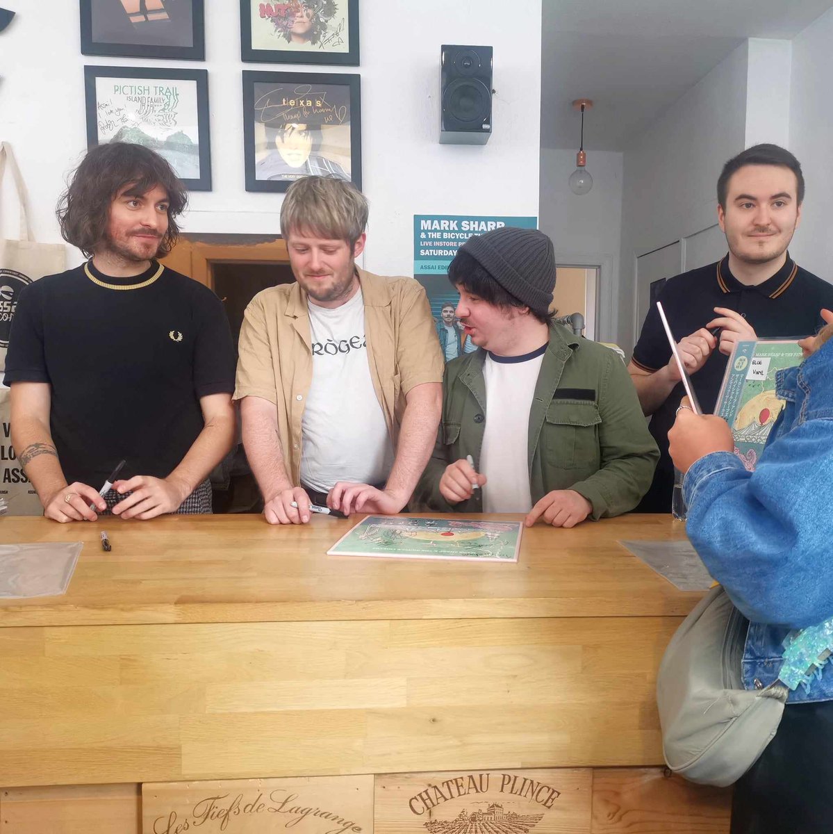 assai_edinburgh's tweet photo. Big thanks to Mark Sharp & The Bicycle Thieves for an excellent instore today!
We still have some copies of the signed obi edition available in store or online at https://t.co/WKDYhSLpYr
#marksharp #marksharpandthebicyclethieves #vinyl #newvinyl #newmusic @marksharpmusic https://t.co/NrE4yb2e7S