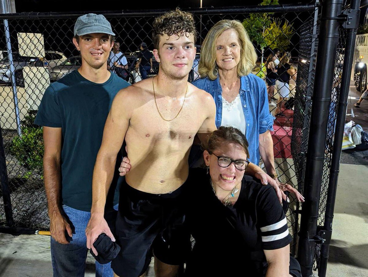 LukeButchka's tweet image. Great and gritty “total” team W against Indian Land HS Thur.! Coaches did a great job prepping us!  Awesome to run the rock again and put points up for @Atlantic_Armada. Blessed to have lots of fam in the stands to support me!  #famfirst #ArmadaFB #keepgrinding