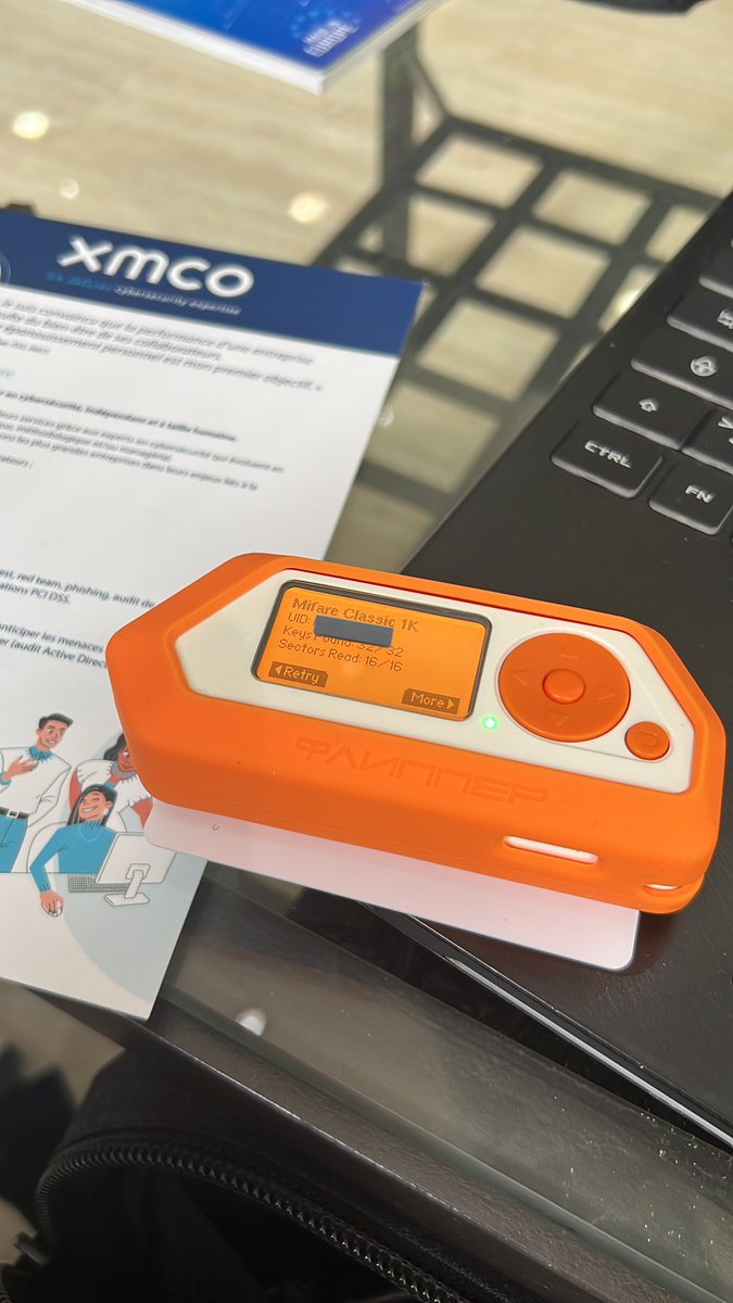 TheBytingWolves's tweet image. Premier challenge de la journée sur le stand de @fr_xmco à la @_barbhack_