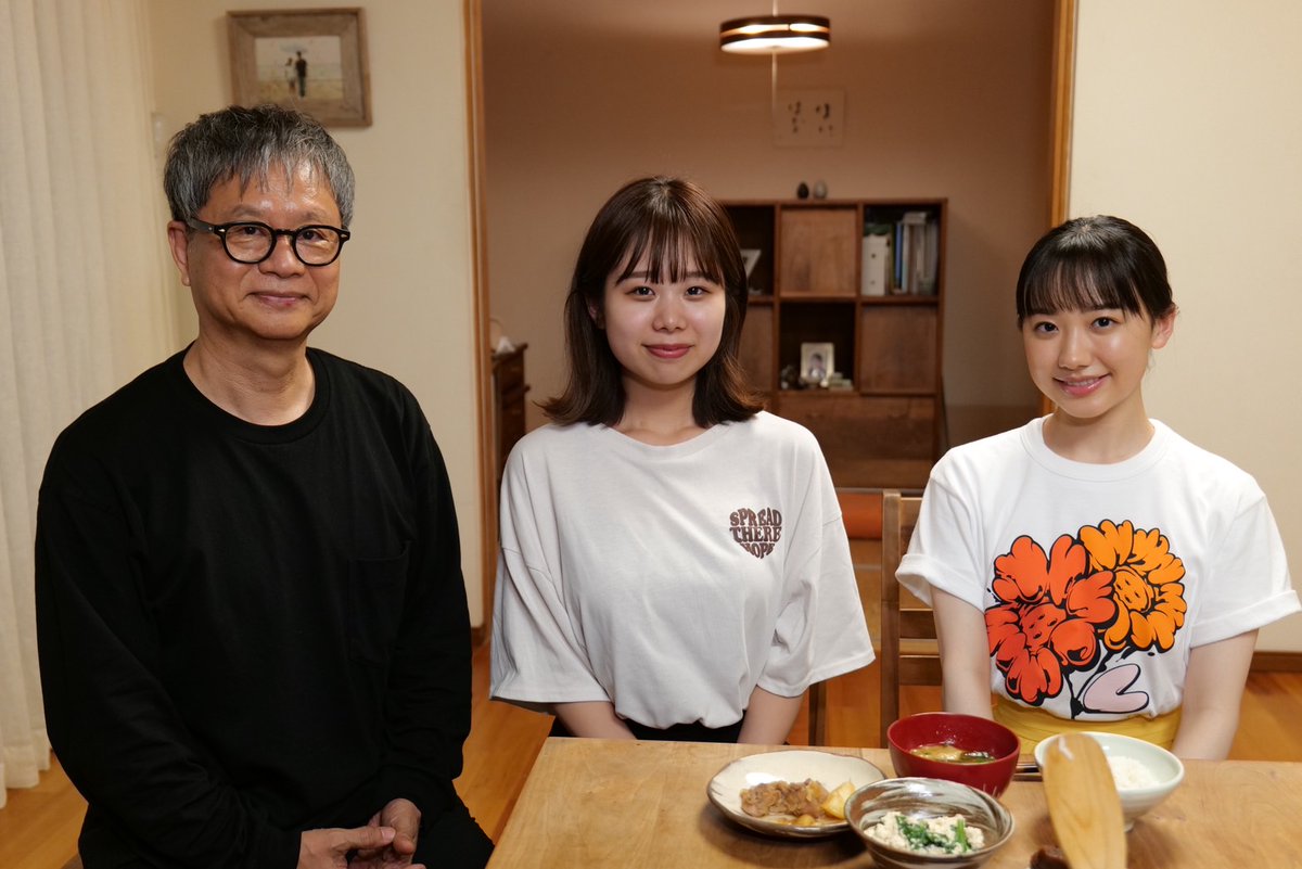 24hourTV's tweet image. ◥◣明日のために、つながろう◢◤

#芦田愛菜 が9⃣年前に演じた
&quot;#はなちゃんのみそ汁&quot;

乳がんを患った母は命がけで
はなちゃんを出産🏥

その後がんが再発...

幼い娘にみそ汁の作り方を教えた
実話を元にしたドラマ✨

今回は2⃣0⃣歳になった
はなちゃんを取材🎥

#なにわとガンバローヤ
#なにわ24