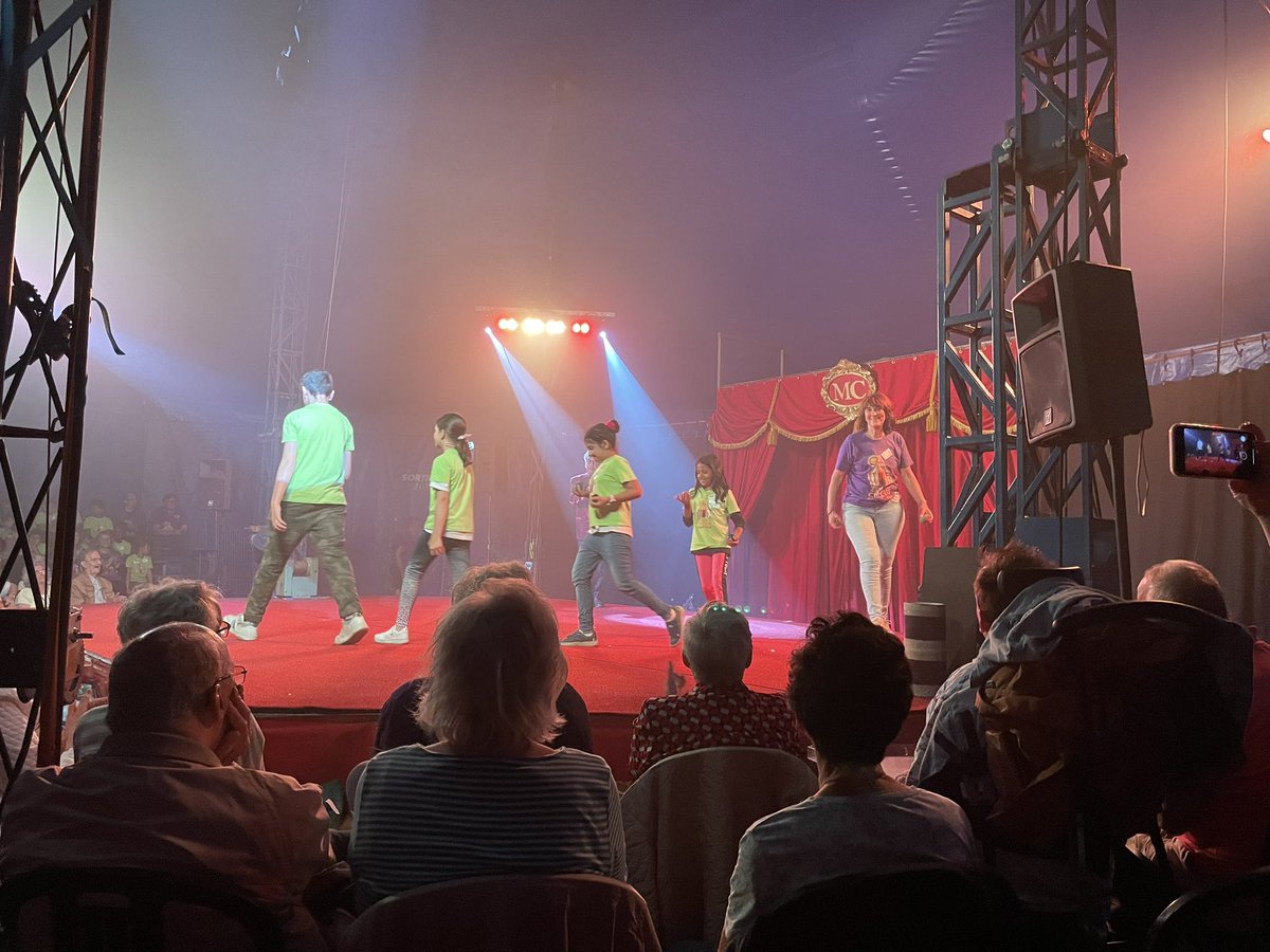 BobbyScheepe's tweet photo. Wethouder @petrazwang opent het Zomercircus samen met de@Rotary Schiedam-De Veste en zij bedankt hen en @JStichting voor de organisatie en wenst de kinderen veel plezier met hun optredens. https://t.co/qagFDnPMgw