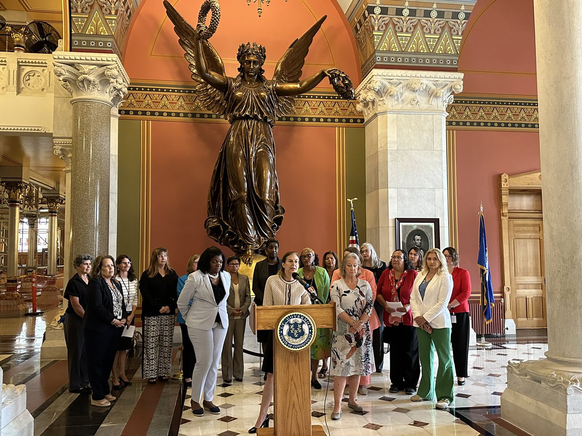 LGSusanB's tweet photo. This Women’s Equality Day, we celebrate the many accomplishments of strong women not only here in Connecticut but across the nation. Yesterday, I was proud to be joined by members of the Bipartisan Women’s Caucus to commemorate #WomensEqualityDay2023 https://t.co/FPHvVYc5dl