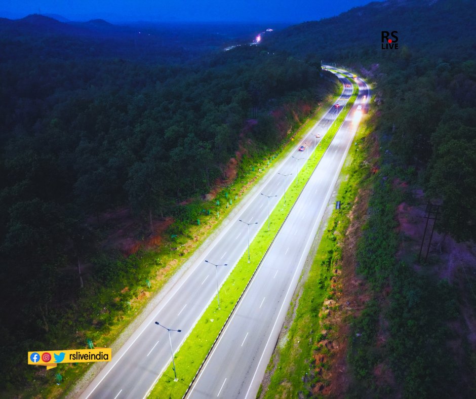 nitin_gadkari's tweet photo. 𝐅𝐫𝐨𝐦 𝟓 𝐇𝐨𝐮𝐫𝐬 𝐭𝐨 𝟐: 𝐑𝐚𝐧𝐜𝐡𝐢-𝐉𝐚𝐦𝐬𝐡𝐞𝐝𝐩𝐮𝐫 𝐄𝐱𝐩𝐫𝐞𝐬𝐬𝐰𝐚𝐲 Unlocks a Scenic Shortcut, Redefining Travel with Stunning Views and Swift Journeys!

Courtesy: @rsliveIndia

#PragatiKaHighway #GatiShakti #RanchiJamshedpurExpressway https://t.co/2d8B3kXDYo