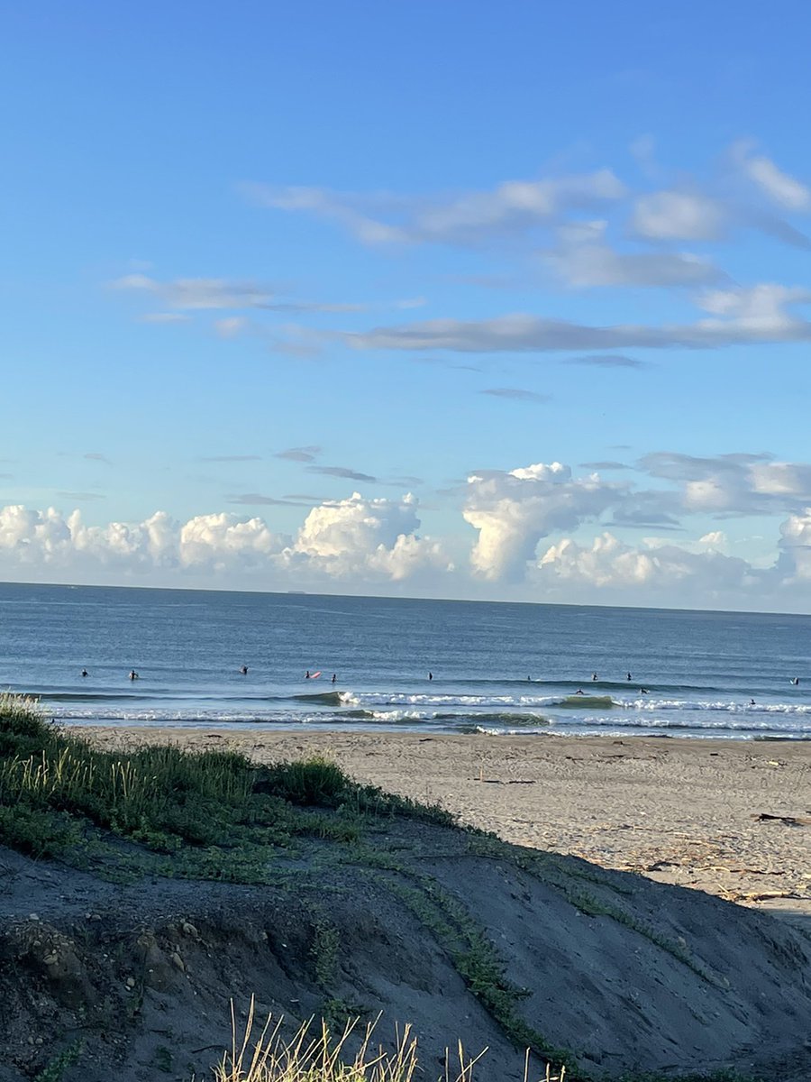 easy_batter's tweet photo. 朝6:00のサーフィンからの川遊びバーベキュー🏄🍖
気持ち良い週末だけど、さすがに疲れて眠い😪 https://t.co/6ZeMVO9SQH