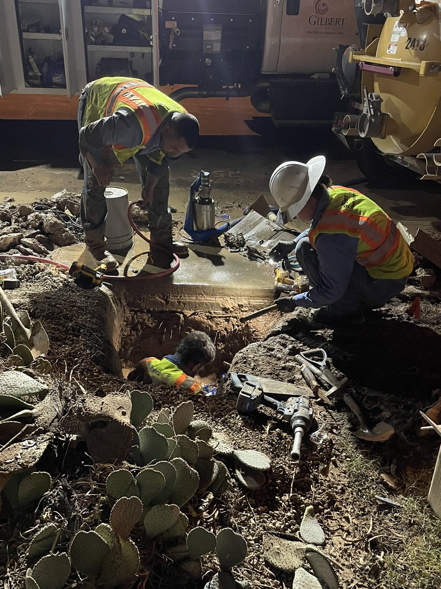 JayLarscheid's tweet photo. Shout out to this @GilbertYourTown crew that worked into the night repairing a cracked main line on Constellation Way. Thank you for all your hard work!  Waters back on! https://t.co/hMSkVKmqEb