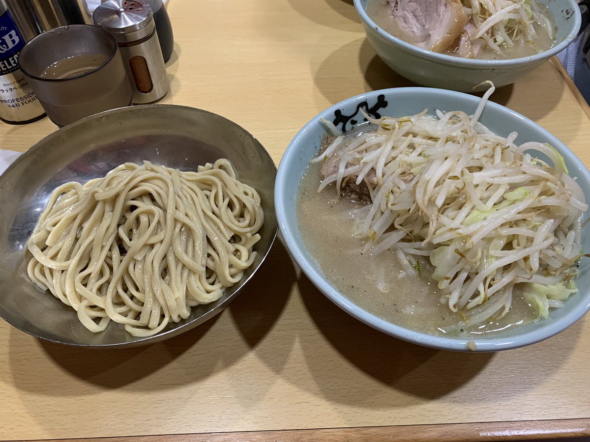 rhamenman's tweet photo. ◆ラーメン二郎 八王子野猿街道店2 なみのりつけめん（麺半分）
なみのりつけめんと聞いて堪らず訪問しました！24周年おめでとうございます！前回と変わらぬうまさだが、私生活の方はいろいろ変わって感慨深かった。無理言って食べさせてくれてありがとう。 https://t.co/48kn1JpZCp