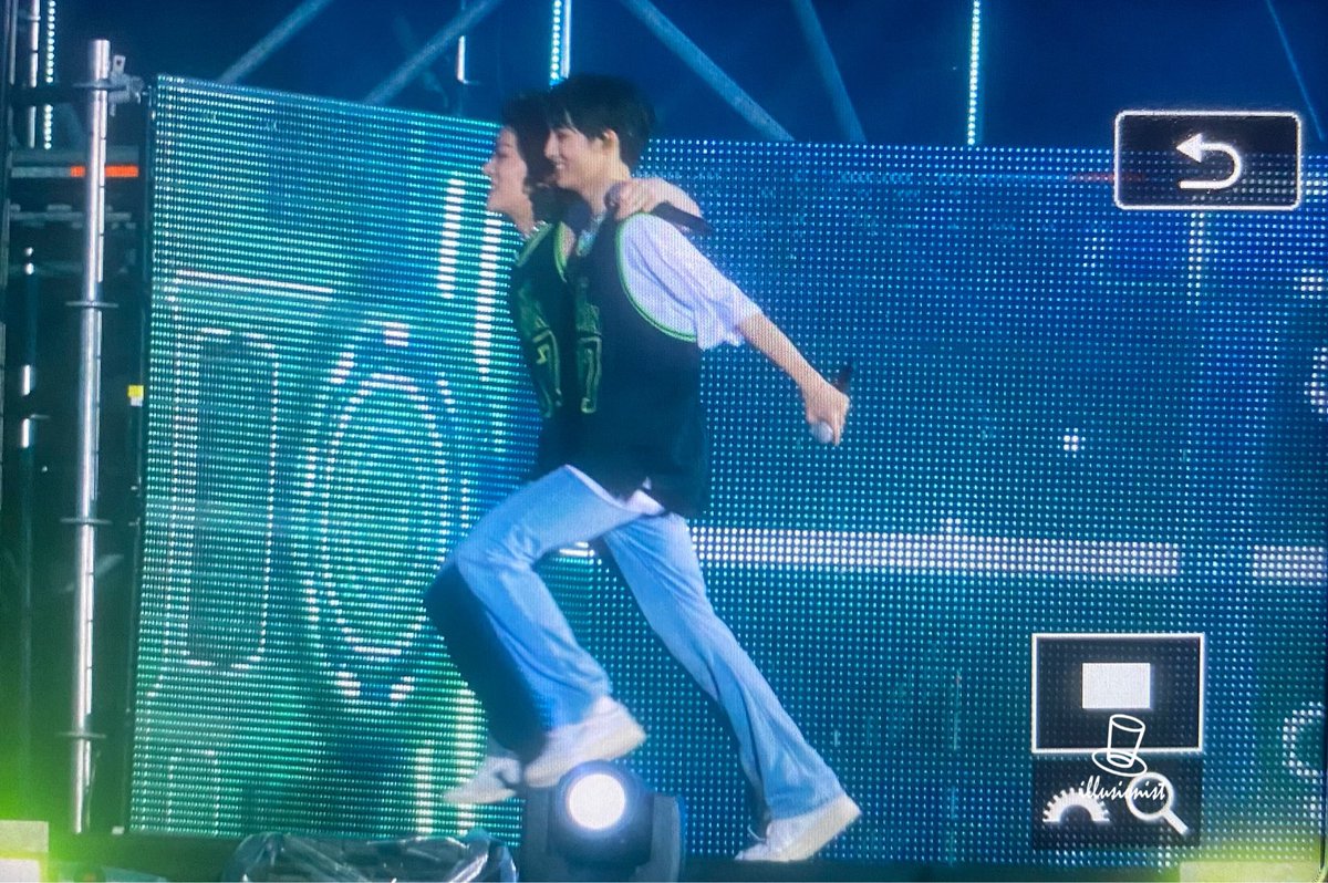 dsgpics's tweet photo. Yuwin hugging ❤️‍🩹

https://t.co/TmLNeyGn4a