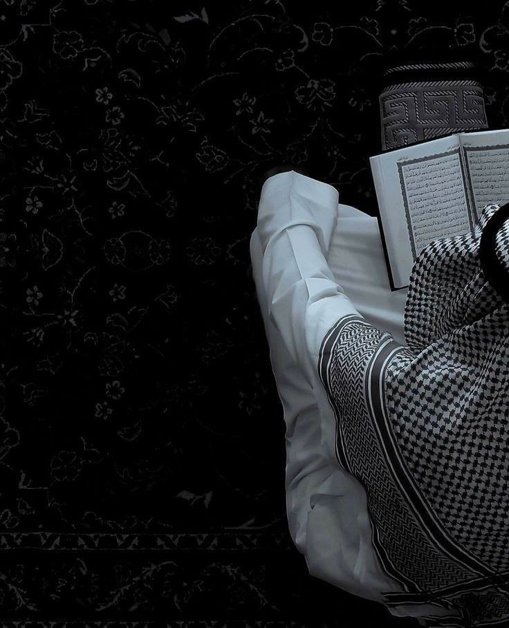 قَالَ ﷺ ؛ اَلْإِيمَانُ  نِصْفَانِ،  فَنِصْفٌ فِي الصَّبْرِ،  وَ  نِصْفٌ  فِي  الشُّكْرِ.

İman iki parçadır,
Yarısı sabır,yarısı şükürdür.

✨Hz.Muhammed (s.a.v.)