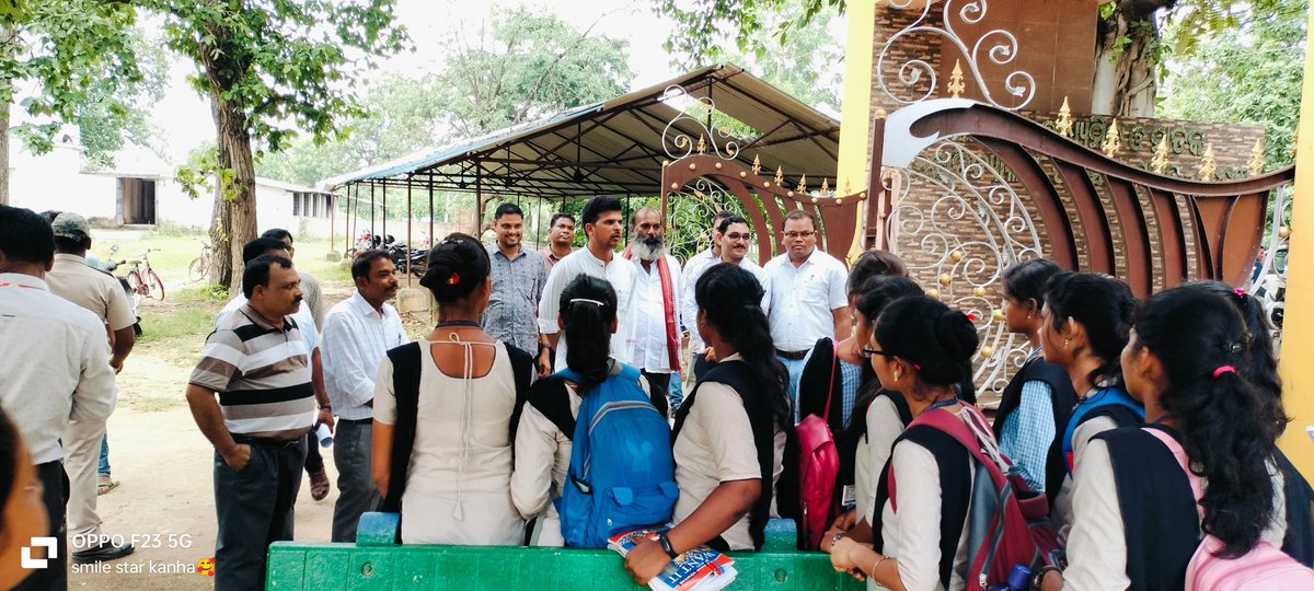 Deogarhdistadmn's tweet photo. Collector Deogarh, CDO ZP, Sub-Collector and BDO visited 9 colleges of Reamal and Tileibani blocks today for initiation of CMSA works under 5T. 
College faculty, students, PRI members were involved in the consultation process. Work to be started soon. https://t.co/Hv3HuPaNRA