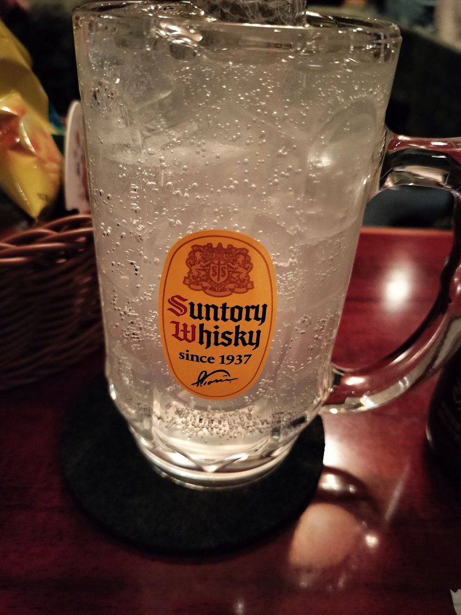 love_nontan1210's tweet photo. #BLUEREEF #カレーライス #みかん氷
今日はTUBEのライブに旦那と一緒に。
昨年と同じく会場そばのバーに入って軽くひっかけてから会場へ。
浜スタのみかん氷も今年は食べちゃった(ノ≧ڡ≦)☆
数ヶ月ぶりの女の子の日でヘロヘロでしたが楽しかったです(´˘`*) https://t.co/cM5RVq6IMv