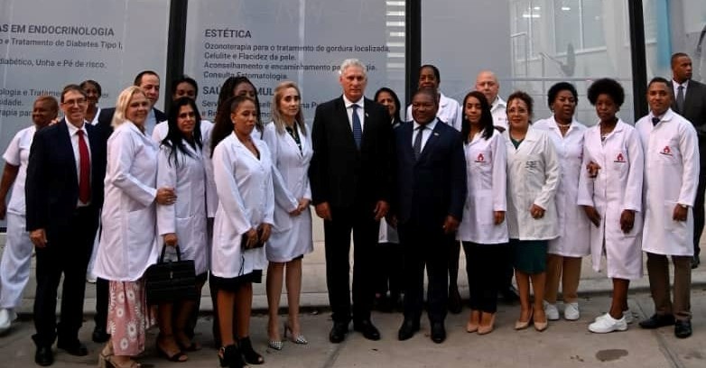 Cuba🇨🇺 y Mozambique🇲🇿 son naciones con una larga historia de solidaridad🕊️ y colaboración🤝, unidas por lazos fraternales que han fortalecido su cooperación en diversos ámbitos a lo largo de los años, premisa que ratificamos.

👉bit.ly/3PcX0Ab

 #DíazCanelEnÁfrica