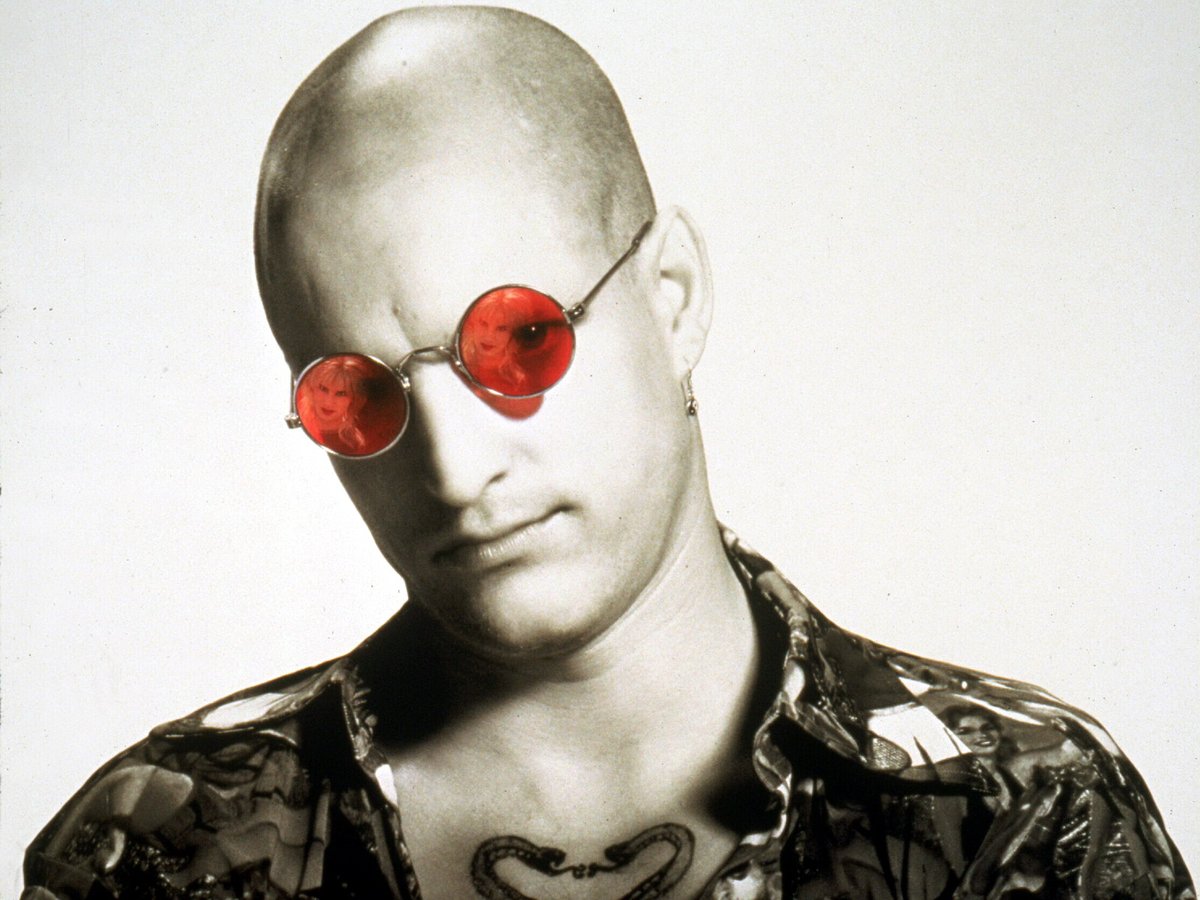 GOLDENCLASSMOVS's tweet photo. 🎉🔪 Celebrating "Natural Born Killers" on its Anniversary! 🌟🚗
#NaturalBornKillers #OnThisDay #1994Movie #OliverStone #AnniversaryCelebration #DarkSideOfFame #27YearsOfNaturalBornKillers #WoodyHarrelson #JulietteLewis #MediaSensationalization #StylizedVisuals https://t.co/5jteL4HNAA