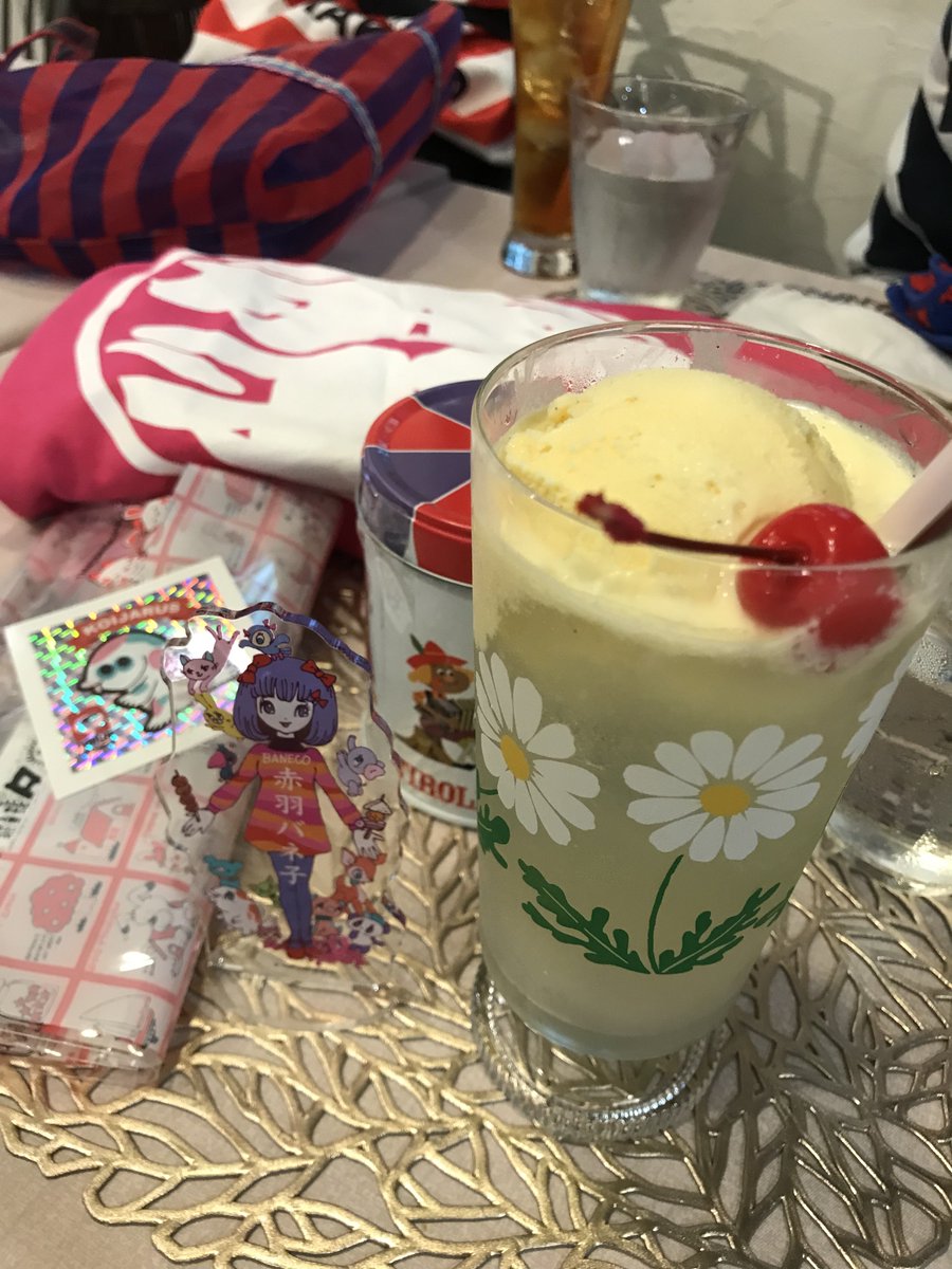 けんちゃんです。クリームソーダ　プレート 美味しくて素敵過ぎる天才プレート⭐️ 実はクリームソーダ2杯も