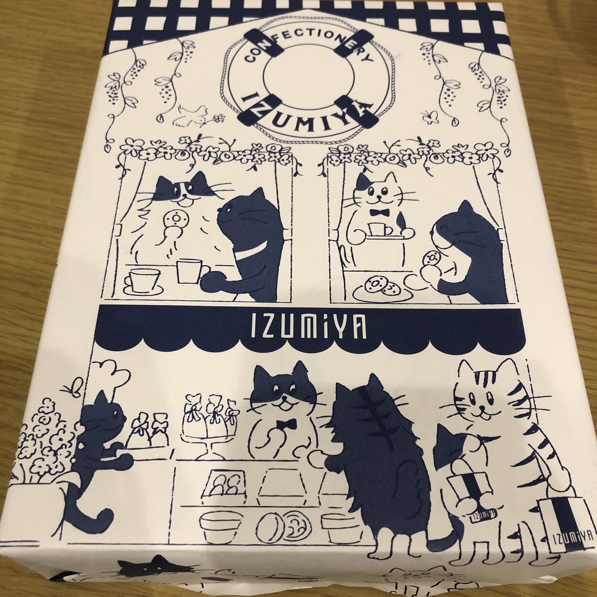 ShikisaiE's tweet photo. イズミヤのクッキー、猫缶もらった！🐈嬉しい！かわいい！そしてやっぱり美味しい😋 https://t.co/ezaLaploSl