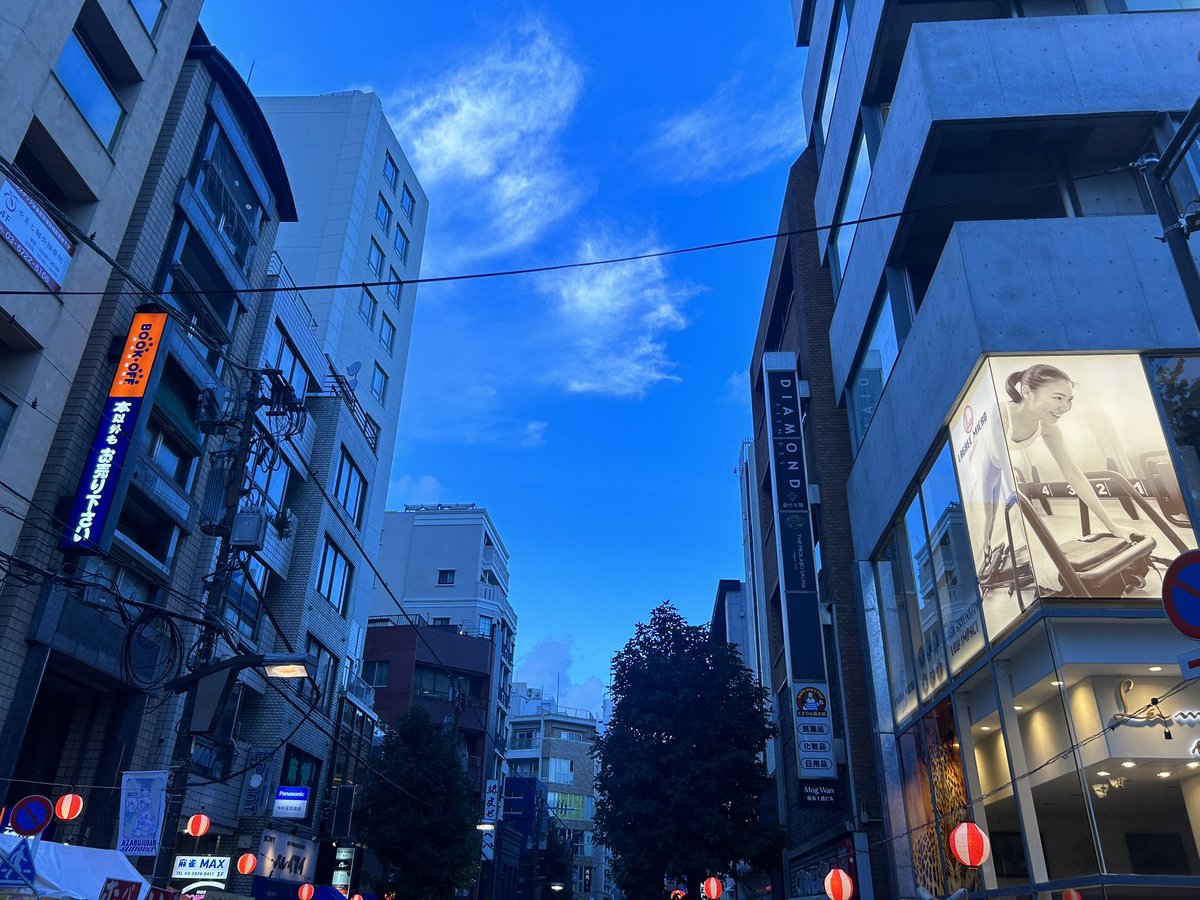 sanitation22's tweet photo. 華土。東カレでマッチした篠田麻里子似の美女とアポ。4年ぶりの麻布十番祭り。豆源のかき氷と生ビールで乾杯。小1時間ほど路上で会話。お互いを知る。「この後どうしますか？お店とか探してみますか？」「ごめんなさい、夜は用事があって…」絶対嘘だろ。 https://t.co/UzjYXYq77M