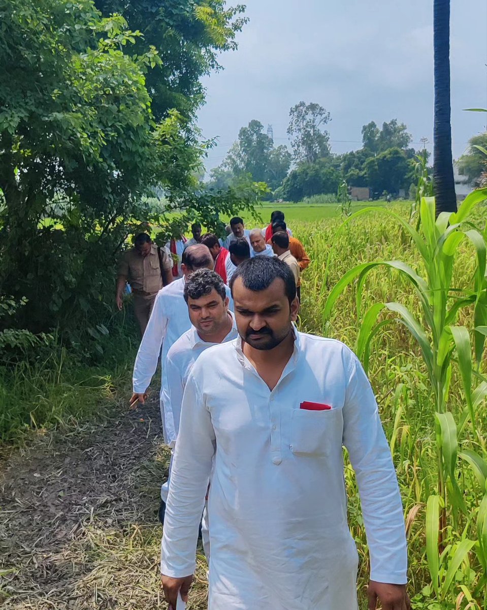 yadavudayA2Y's tweet photo. सबका करता आदर है 
घर का लाल सुधाकर है...

#उपचुनाव_354_विधानसभा_घोसी
        
   भैरोपुर ,कनकुडीह,अकोलही ,बनियापार, मंझनपुर,सुल्तानपुर चट्टी में जनसम्पर्क । https://t.co/9iHY4G7M6X