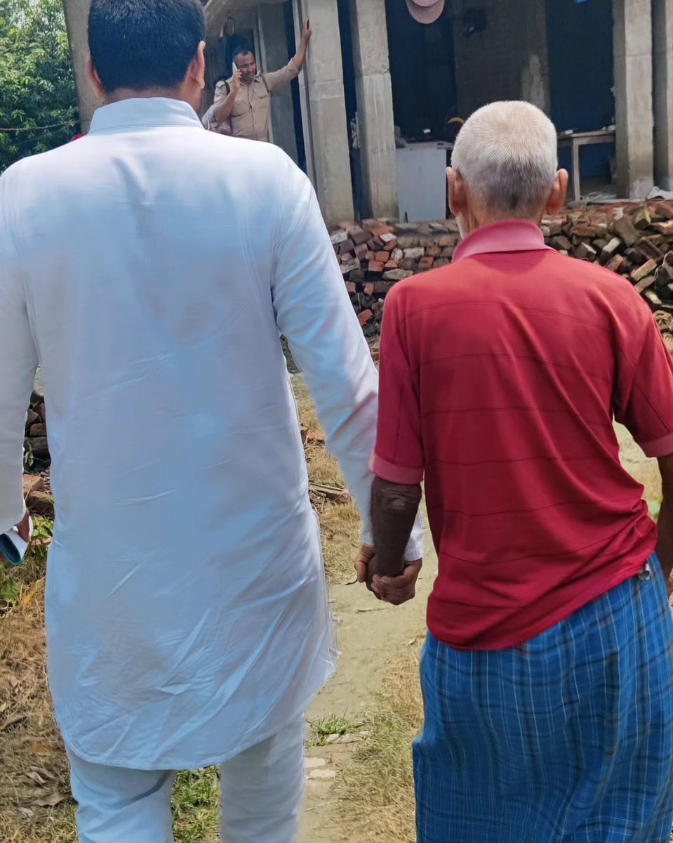 yadavudayA2Y's tweet photo. सबका करता आदर है 
घर का लाल सुधाकर है...

#उपचुनाव_354_विधानसभा_घोसी
        
   भैरोपुर ,कनकुडीह,अकोलही ,बनियापार, मंझनपुर,सुल्तानपुर चट्टी में जनसम्पर्क । https://t.co/9iHY4G7M6X