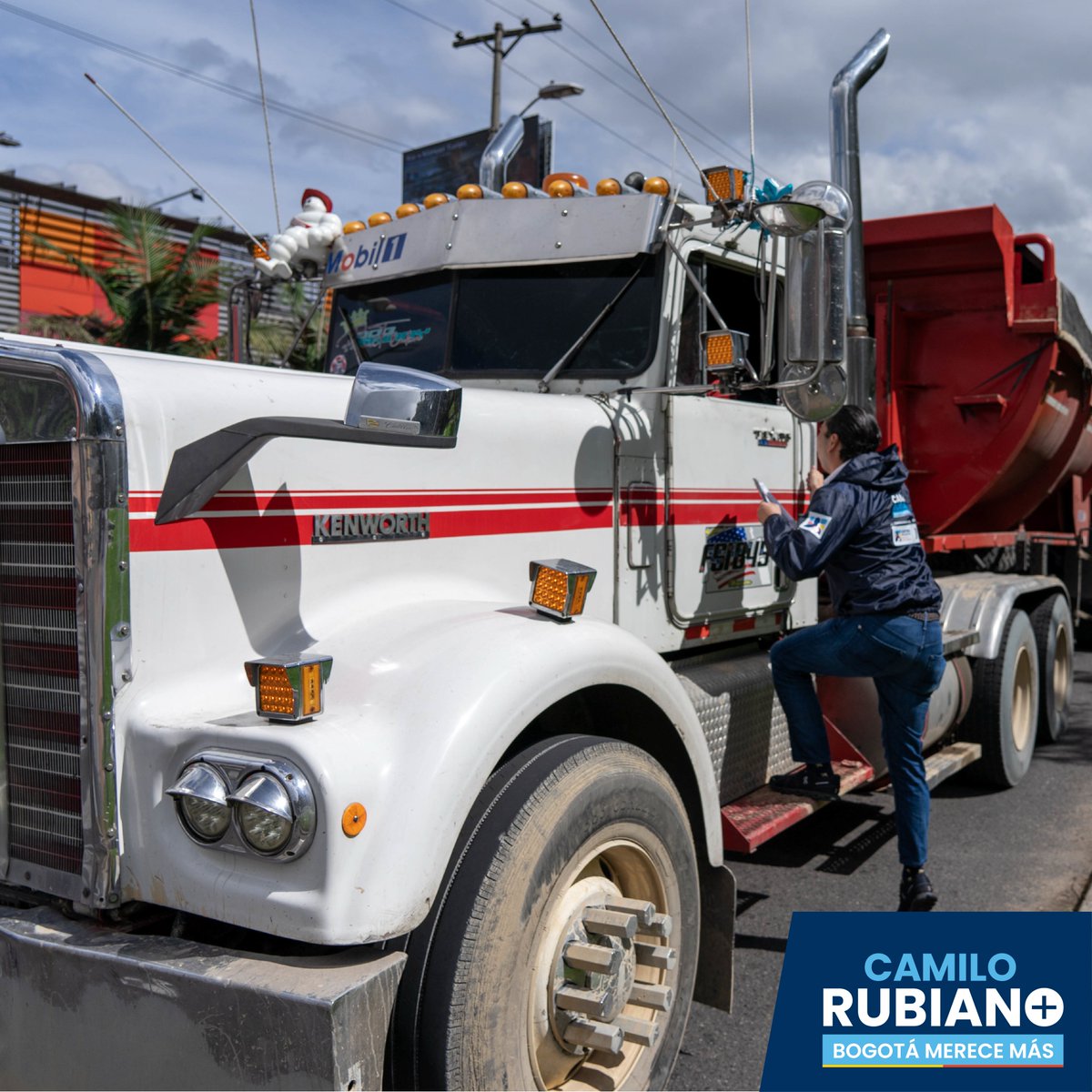 camilorubianobe's tweet photo. 🗣️🌆Caminamos hacia cada uno de ustedes, con el propósito de escuchar sus voces y entender sus necesidades. Porque la política es una construcción colectiva. #BogotáMereceMás. 1️⃣5️⃣💙#CD15 #AlConcejo #BogotáMereceMás #VOTACentroDemocratico