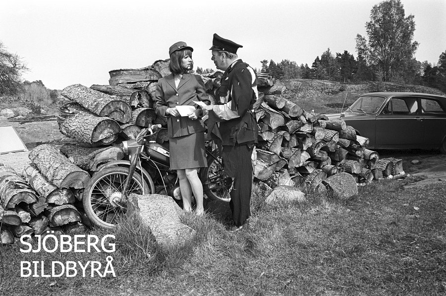 Sjobergbild's tweet photo. Filmen Åsa-Nisse i raketform hade Sverigepremiär den 26 augusti 1966.
John Elfström som Åsa-Nisse och Artur Rolén som Klabbarparn. Essy Persson medverkar.
Kritikerna gillade inte filmerna...

#premiär #film #buskis #60talet https://t.co/y4etAsFZhN