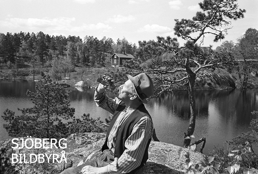 Sjobergbild's tweet photo. Filmen Åsa-Nisse i raketform hade Sverigepremiär den 26 augusti 1966.
John Elfström som Åsa-Nisse och Artur Rolén som Klabbarparn. Essy Persson medverkar.
Kritikerna gillade inte filmerna...

#premiär #film #buskis #60talet https://t.co/y4etAsFZhN