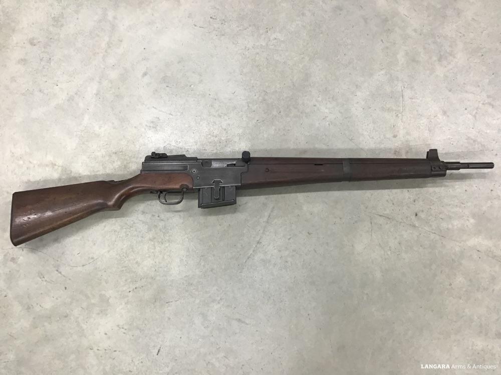 Gunsbot's tweet photo. Mle1949
1949年にフランスのサンテティエンヌ造兵廠で開発され、フランス軍に制式採用された自動小銃
作動方式はガス直噴方式を採用しており、品質は高く、信頼性は良好であった
最終弾発射後はマガジンフォロアーが干渉してボルトストップがかかる仕組みになっている
https://t.co/ne0rJJTazo