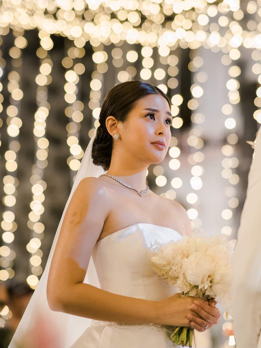 JoshBiOFC's tweet photo. Renz and Alex Wedding 💔 @gabbi
@iamjoshuagarcia

Photos from Bagong Litrato on facebook

#UnbreakMyHeart #JoshuaGarcia #JoshBi https://t.co/z60B2YaYPt