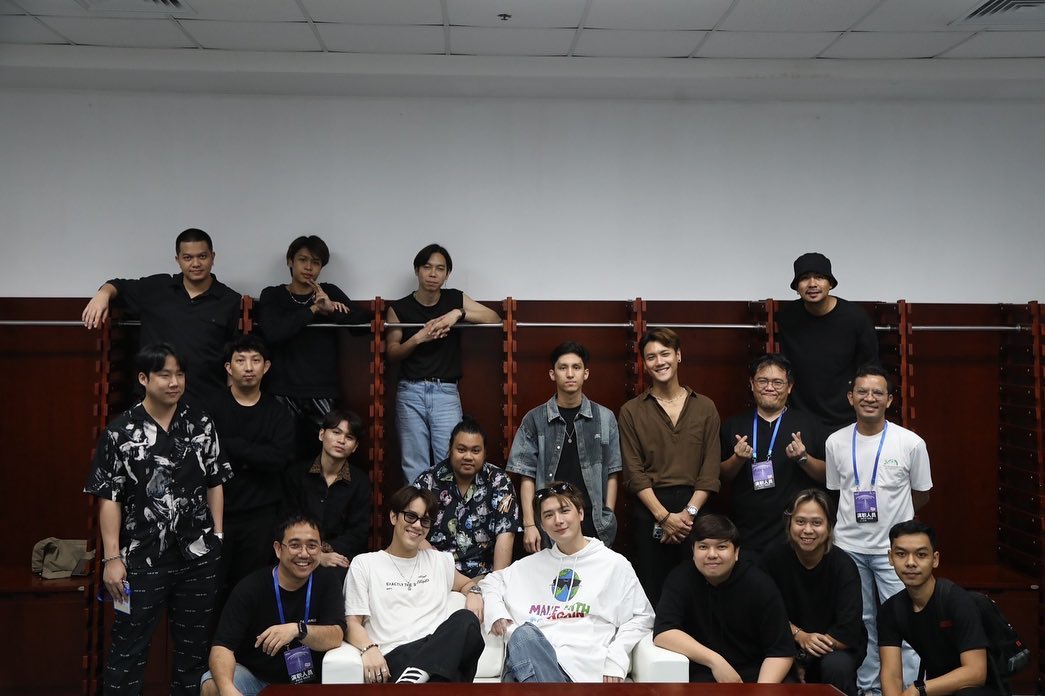 nanon_diary's tweet photo. [260823] conancnz IG post
Nanon - TideverseMusicFestival #TideverseMusicFestival

—
ชิงเต่า Super Band 💙🔥

NANON IN QINGDAO
#TideverseMusicFestivalxNNN 
#mynameisnanon https://t.co/y1cFy77GvX
