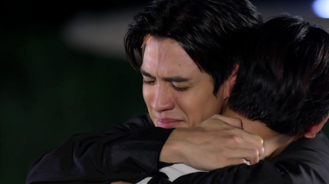 _b3rs's tweet photo. ฉันร้องไห้แล้ว ซีนนี้ไม่ไหวเลย😭 #LawsofAttractionEP7 https://t.co/NjbT52GHeU